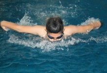 دانشجوی کم‌بینای دانشگاه یزد قهرمان مسابقات شنای نابینایان کشور شد